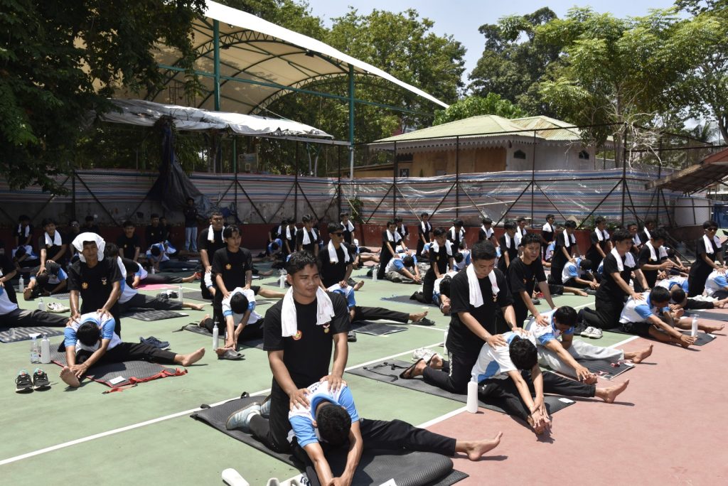 untad torehkan rekor muri melalui praktik sport massage therapist terbanyak di indonesia september 2026 21 1024x684